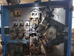 半自動成型車間